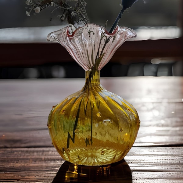 Vase Art déco en verre jaune teinté, verrerie soufflée à la main, vases en verre soufflé, vase en verre vintage, vases en verre coloré, vase pour fleurs