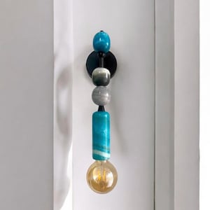 Aplique de pared con acabado en negro hecho a mano con piedras preciosas de mármol turquesa - Aplique de pared para interiores - Lámpara de pared - Iluminación de aplique