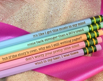 Crayons gravés Taylor Eras Tour - Un cadeau magnifique pour elle !