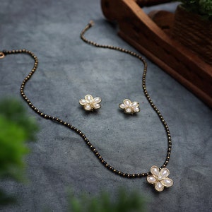 Flower Mangalsutra Necklace Set, Unique Gift for Wife, Daily Wear Jewelry, Bollywood Style Mangalsutra for Women, Jewelry Set, Wedding