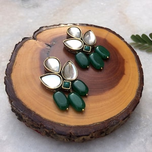 Pendientes colgantes de piedra, pendientes Kundan para mujer, pendientes colgantes indios contemporáneos hechos a mano, pendientes llamativos de Bollywood, regalo único