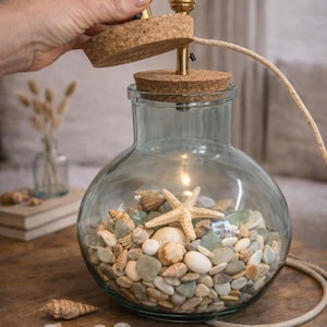 手作りのリサイクルガラス製テーブルランプ – コルク蓋付きテラリウムディスプレイ