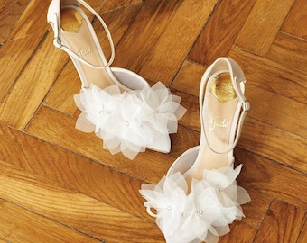 Ivory Wedding Sandals with Organza Flowers, Pointy Kitten Heels and Ankle Strap, Floral Low Bridal Heels, Handmade Ivory Bridal Shoes