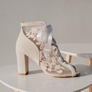 Lace Ivory Wedding Shoes with Block Heels, Flower Embroidered Boots with Front Laces, High Heels Bridal Shoes, Suede Wedding Boots for Bride