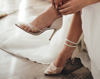 Ivory Wedding Sandals with High Pointy Heels and Floral Handmade Embroidery, Bridal Shoes from Natural Suede, Embroidered Wedding Shoes