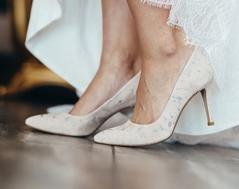 Ivory Wedding Pumps with Floral Handmade Embroidery, Bridal Shoes with Mid Pointy Heel from Genuine Suede, Embroidered Wedding Shoes