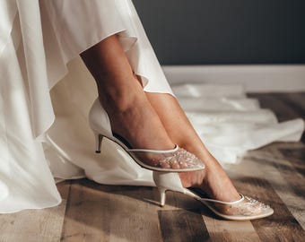 White Wedding Sandals with Soft Mesh and Handmade Beads Embroidery, Bridal Shoes, D&#39;Orsay Pumps with Low Kitten Heel in Off White Satin