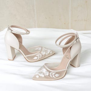 Ivory Wedding Sandals with High Block Heel and Ankle Strap, Bridal Shoes with Handmade Floral Embroidery and Pointy Toe from Natural Leather