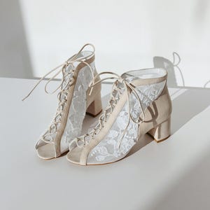 Ivory Floral Wedding Shoes with Low Block Heels, Flower Embroidered Bridal Boots with Laces, Bridal Shoes, Booties for Bride with Peep Toe