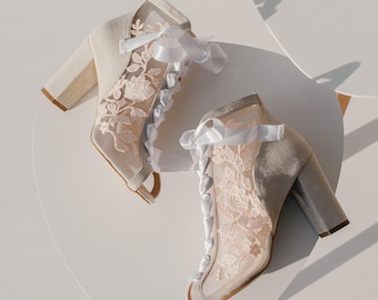 Lace Ivory Wedding Shoes with Block Heels, Flower Embroidered Boots with Front Laces, High Heels Bridal Shoes, Suede Wedding Boots for Bride