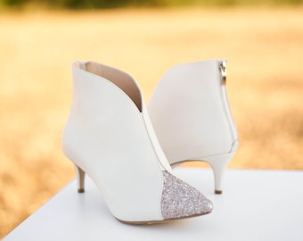 Bottes de mariage ivoire avec petits talons et bout fermé scintillant, bottines de mariée en cuir naturel, chaussures de mariage ivoire pour la mariée