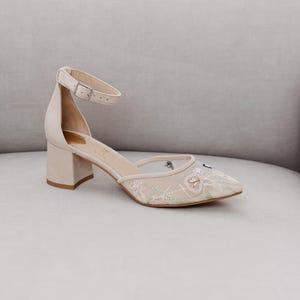 Ivory Wedding Sandals with Low Block Heels and Handmade Embroidery, Off White Bridal Shoes with Ankle Strap from Leather and Soft Mesh