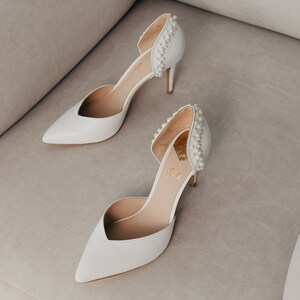 White Wedding Pumps with Handmade Pearl Embroidered Pointy High Heel, Leather Bridal D'orsay Shoes with Pointed Toe and V-Notched Vamp