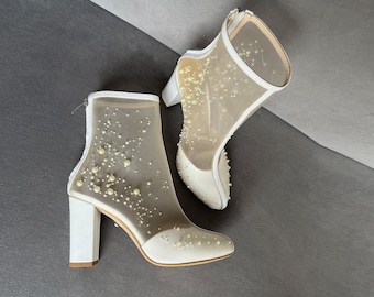 Bottines de mariage blanches Couture avec broderies de perles et de perles, chaussures de mariage en cuir véritable et en résille brodées avec talon haut carré