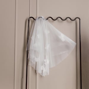 Wedding Veil with 3D Organsa Wildflowers Embroidery, White Flowers Embroidery, Customised Tulle Veil, Handmade Bridal Veil with Flowers