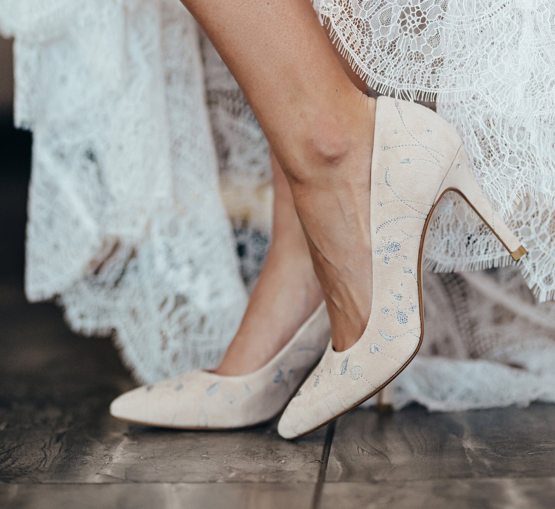 womens ivory pumps