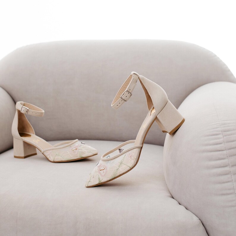 Ivory Wedding Sandals with Low Block Heels and Handmade Embroidery, Off White Bridal Shoes with Ankle Strap from Leather and Soft Mesh