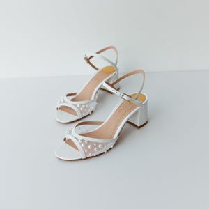 White Wedding Sandals with low Block Heel and Open Peep Toe, Slingback Bridal Heels with Pearl Embroidery, Wedding Shoes for Bride