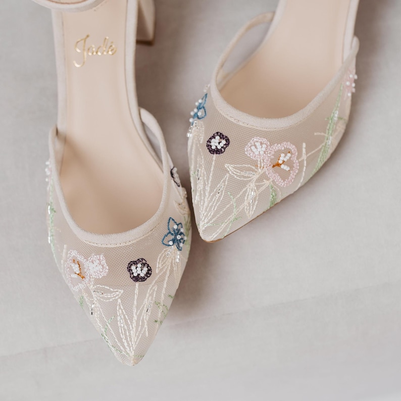 Ivory Wedding Sandals with Low Block Heels and Handmade Embroidery, Off White Bridal Shoes with Ankle Strap from Leather and Soft Mesh