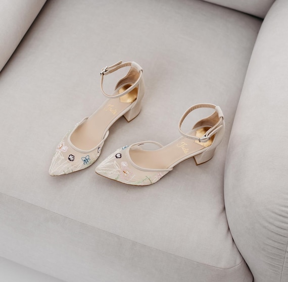 Ivory Wedding Sandals with Low Block Heels and Handmade Embroidery, Off White Bridal Shoes with Ankle Strap from Leather and Soft Mesh