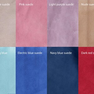 Puede incluir: Una cuadr&iacute;cula de diecis&eacute;is muestras de tela de ante en varios colores etiquetadas con texto que incluye off-white, ivory, pinky white, pink, light purple, nude, cappuccino, black, latte mint, duck egg blue, something blue, electric blue, navy, dark red, Martucci y emerald green.