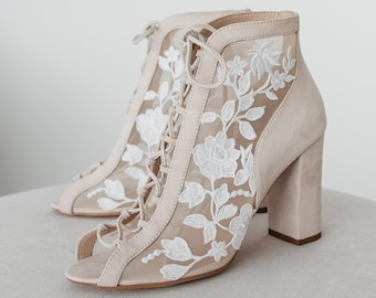 Lace Ivory Wedding Shoes with Block Heels, Flower Embroidered Boots with Front Laces, High Heels Bridal Shoes, Suede Wedding Boots for Bride