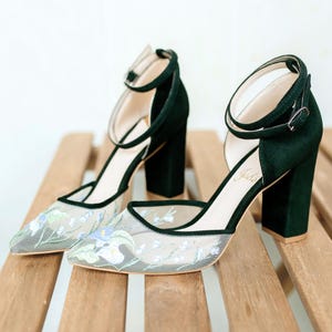 Green Wedding Sandals with Block Heels, Ankle Strap and Handmade Calla Lily Embroidery, Soft Mesh Emerald Bridal Shoes for Garden Wedding