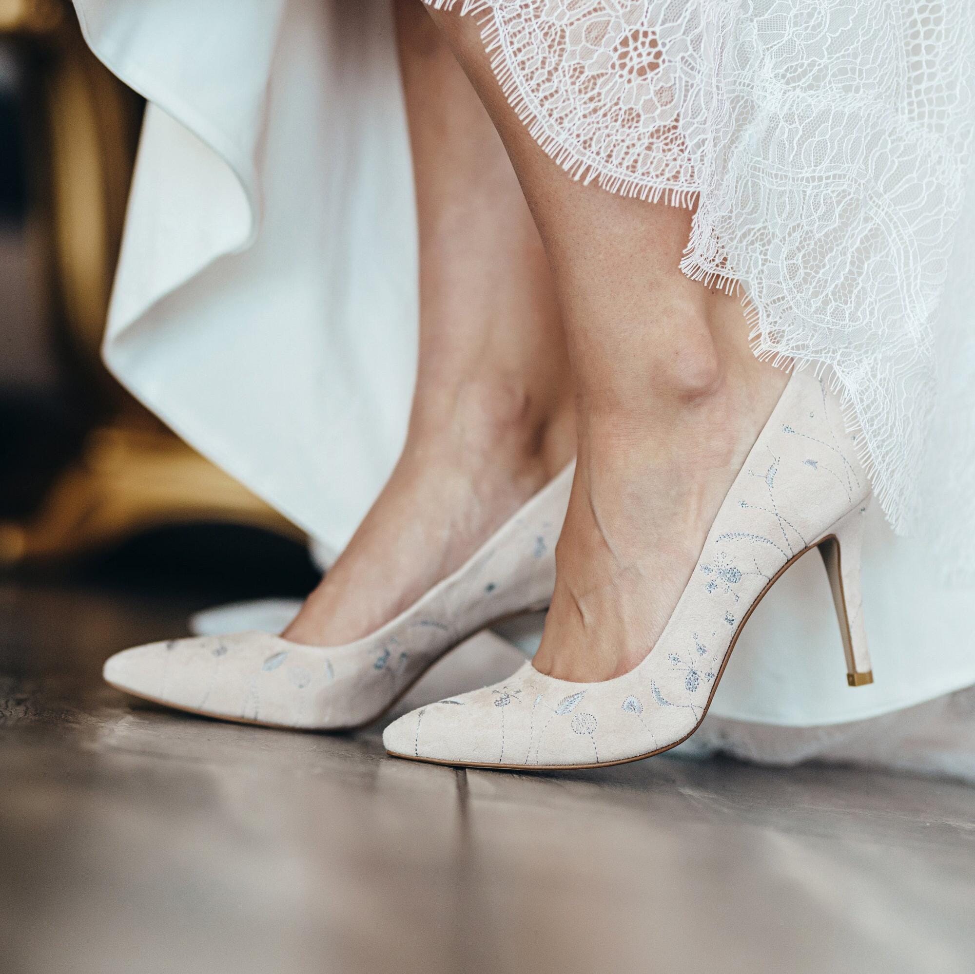 Ivory Wedding Pumps with Floral Handmade Embroidery, Bridal Shoes with Mid Pointy Heel from Genuine Suede, Embroidered Wedding Shoes