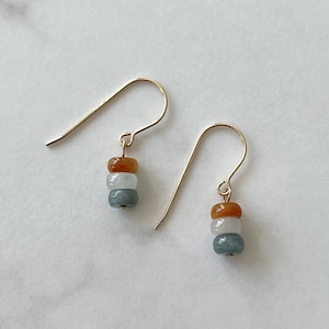Boucles d’oreilles à crochet de jade naturel, perles de bouton de jadéite birmanes naturelles 14K Boucles d’oreilles remplies d’or, bijoux de jade modernes, boucles d’oreilles Jade Drop