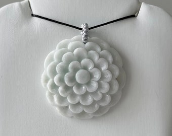 Collier de fleurs de jadéite naturelle, pendentif de chrysanthème de jade birman naturel, grand pendentif de médaillon de fleur porte-bonheur en jade véritable sculpté à la main