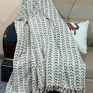 Boho Mud Cloth Throw Blanket with Tassels Hand Loomed Block Print Cotton Sofa Throw for Living Room Black Bedding Indian Throw 120X180 Cms