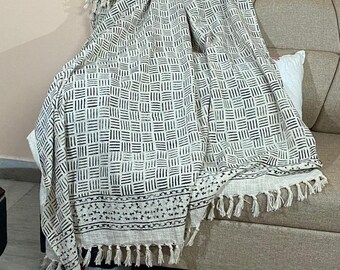 Handvävd bomullsfilt: Boho lertygsblocktryck med tofsar, 190 x 132 cm