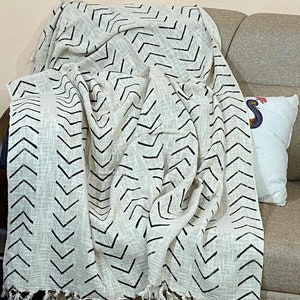 Bohemian Mud Cloth Throw Blanket with Tassels Hand Loomed Block Print Cotton Sofa Throw for Living Room 120X180 Cms