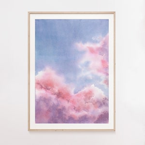 Puede incluir: Una pintura de acuarela de un cielo rosa y morado con nubes. Las nubes son esponjosas y suaves, y el cielo es de un color azul claro.