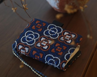 Embroidery Cover für 2026 Planer, Journal, Agenda mit Stiftschlaufen für Hobonichi/Midori/Moleskine (A5/A6/B6/5 Jahres/Wochen/TN)