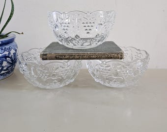 Vintage Set of 3 Clear Glass Fruit Bowls | Scalloped Edge | Cereal Breakfast Bowls