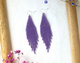 Boucles d'oreilles en perles violettes Boucles d'oreilles perles de rocaille brillantes Boucles d'oreilles pendantes à franges Boucles d'oreilles violettes lumineuses Boucles d'oreilles Boho Chic Boucles d'oreilles demoiselle d'honneur