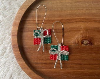 Present beaded earrings Gift seed bead earrings Bow beaded earrings Modern bead earrings Christmas gift for her Present with bow earrings