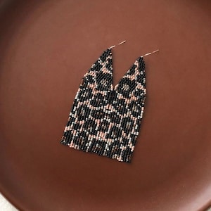 Leopard beaded earrings Cheetah seed bead earrings Fringe earrings Safari earrings Fringe bead earrings Long earrings Animal print earrings