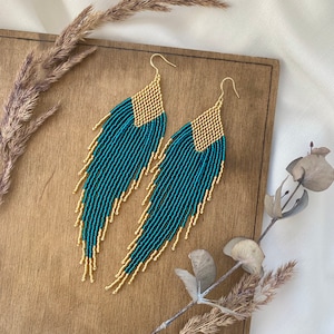 Emerald Gold earrings Long green seed bead earrings Bohemian earrings Boho bead earrings Dangle Fringe Shiny earrings Bridal gift for her