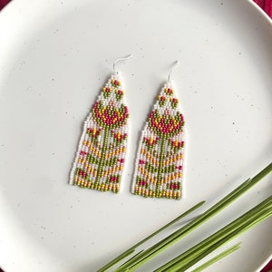 Floral beaded earrings Flowers seed bead earrings Fringe bead earrings Spring earrings Boho Hippie earrings Nature bead earrings Gift