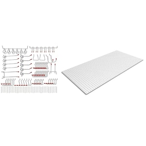 Op de afbeelding: Een wit prikbord met een raster van gaten en een set metalen haken met rode uiteinden. De haken zijn in verschillende maten en vormen, waaronder recht, gebogen en rond.
