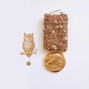 Broche beau galon chouette dorée, chic, decoración, amulette porte-bonheur, protección, chance, déesse Athéna, bijou pour elle, joli cadeau,