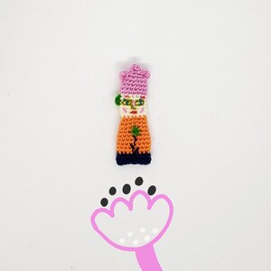 Petite poupée bonnes ondes、amie poche、あみぐるみ、joyeux grigri、fait-main en France、ユニーク、オリジナル、pour elle、pour moi、anniversaire