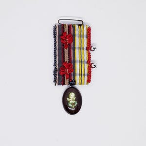 Galon femme papillon, fée, maman, poésie, étrange, jolie médaille, pour elle, pour lui, porte-bonheur, pièce unique, bijou original, Noël