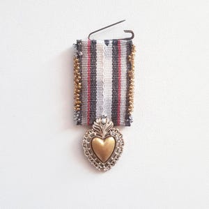 Galon joli cœur, ex voto, coeur sacré, coeur de feu, amour, médaille religieuse, protection, bijou pour femme, cadeau pour lui, anniversaire