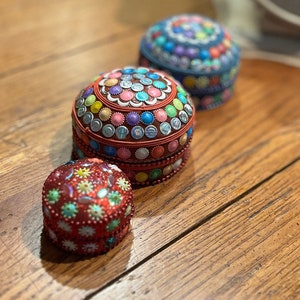 Vintage Set of 3 Decorated Tin Trinket Boxes