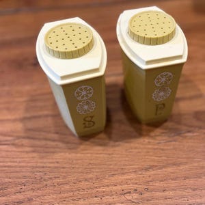 1960's Salt and Pepper Shakers - Etsy