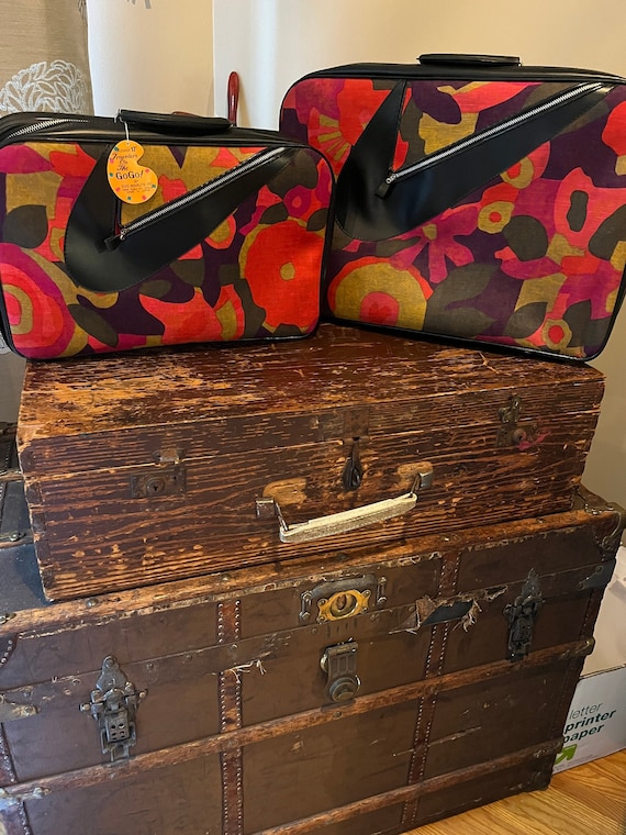 Vintage Mid Mod Set of 2 Suitcases