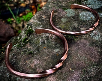 Couples Bracelet Oath Ring Set - A Pair of Hand Forged Bronze Twisted Oath Rings